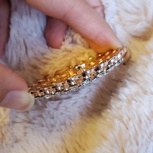 Rose Gold Crystal Brooch Pin - Picture 6 of 6